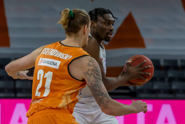 精准控球使 精准控球使